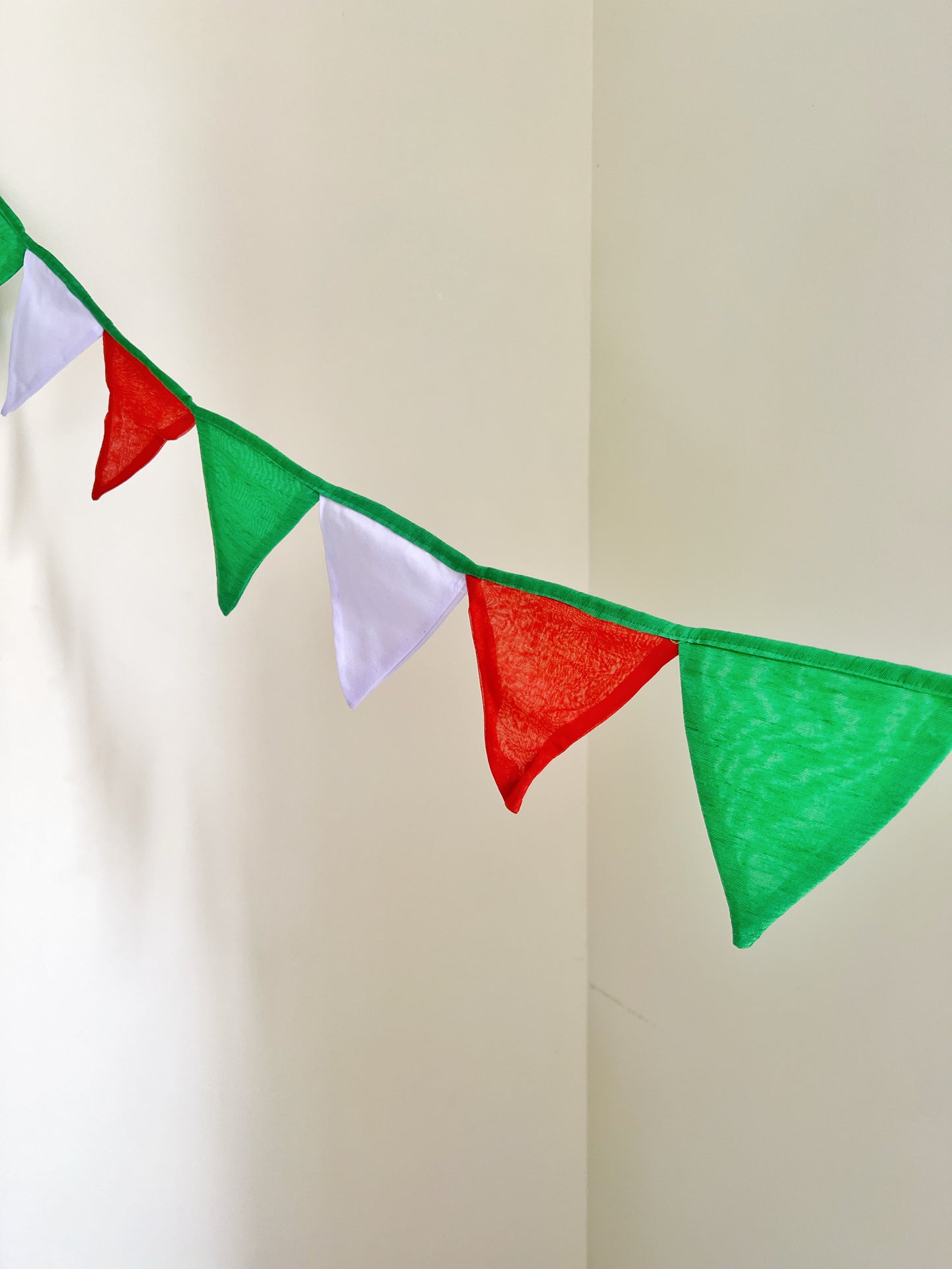 Tri-Colors Clothes Buntings : Eco-Friendly Festive Decor