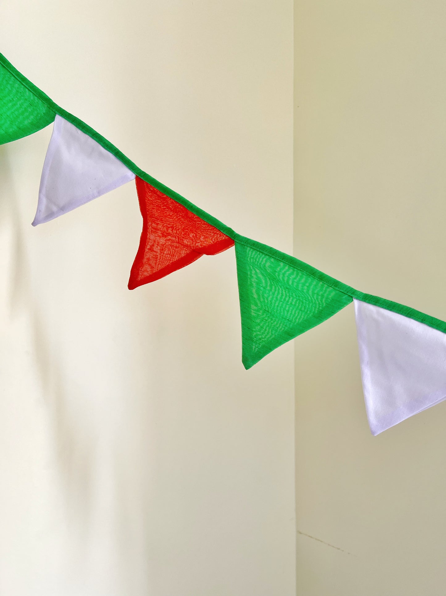 Tri-Colors Clothes Buntings : Eco-Friendly Festive Decor