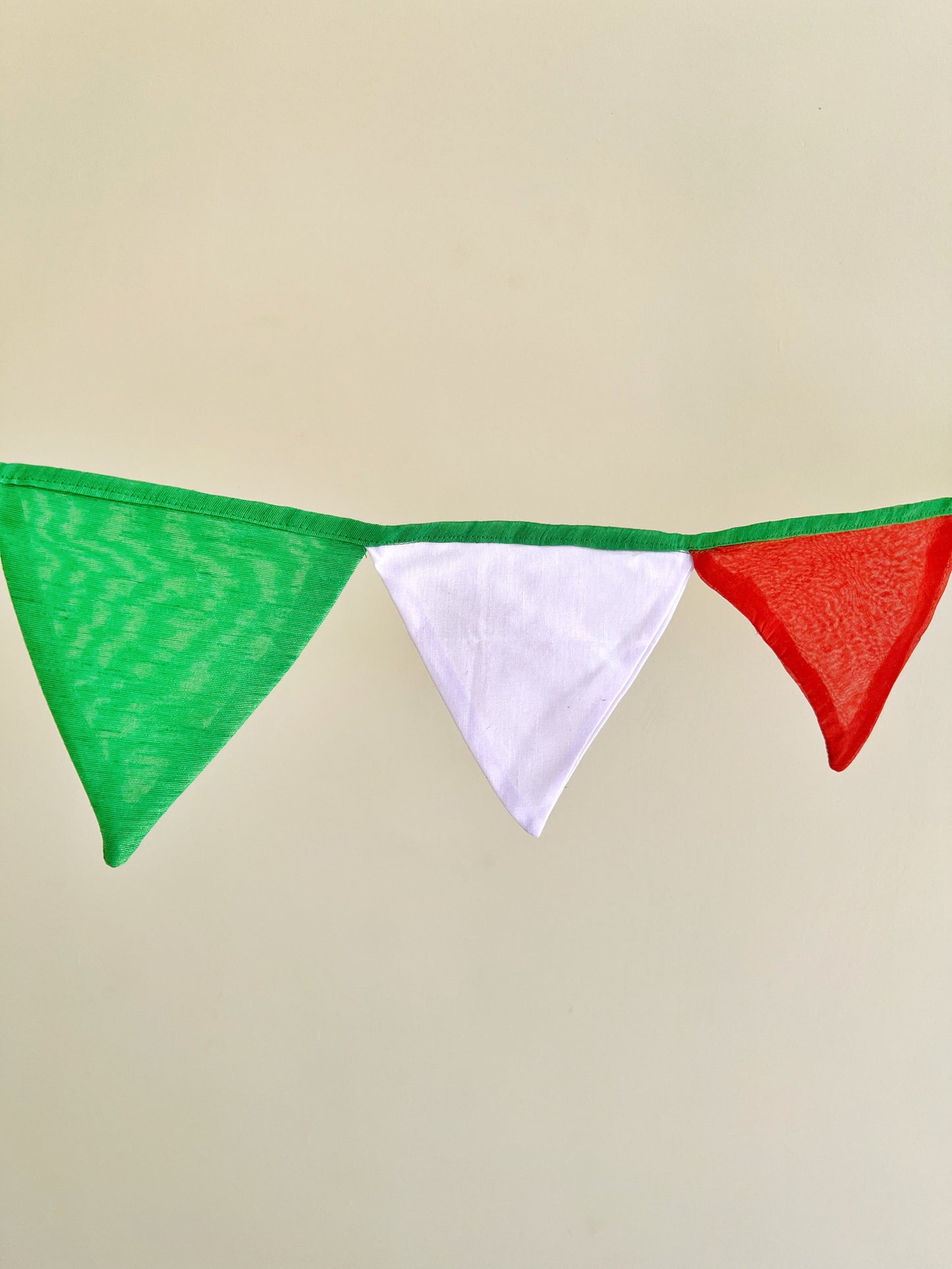 Tri-Colors Clothes Buntings : Eco-Friendly Festive Decor